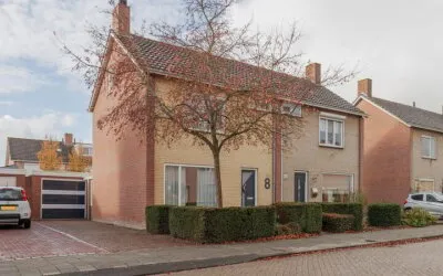 Twee-onder-één-kap te koop: Debussylaan 8, Raamsdonksveer Raamsdonksveer