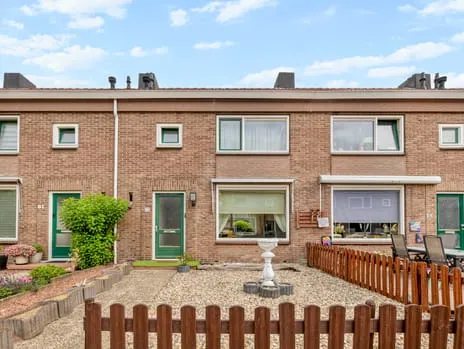 Tussenwoning te koop: Debussylaan 83, Componistenkwartier Apeldoorn