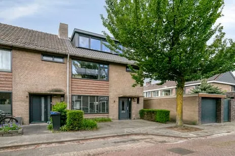 Hoekwoning te koop: Deken B.J. van Miertstraat 2, Hoge Akker Best