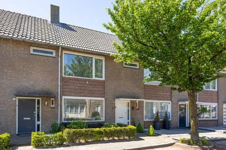Tussenwoning te koop: Deken B.J. van Miertstraat 26, Hoge Akker Best