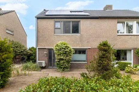 Twee-onder-één-kap te koop: Deken Fabiusstraat 5, Cristinawijk Nieuwstadt