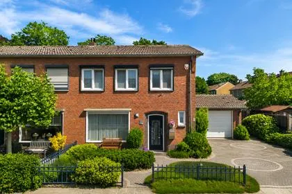 Twee-onder-één-kap te koop: Deken Kallenstraat 3, Oud Nieuwenhagen Landgraaf