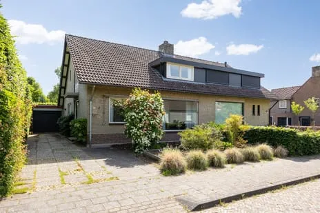 Twee-onder-één-kap te koop: Deken Spieringsstraat 24, Boxtel-Centrum Boxtel