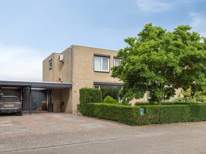 Tussenwoning te koop: Deken van der Cammenweg 20, Den Berg Heesch