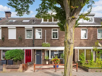 Tussenwoning te koop: Deken Botsstraat 8, Pastorieklamp Oost Tilburg