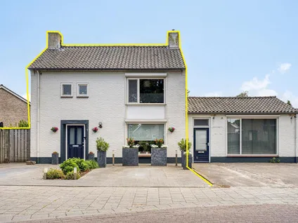 Twee-onder-één-kap te koop: Deken van der Cammenweg 1, Den Berg Heesch