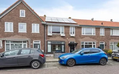 Tussenwoning te koop: Deken Waarestraat 56, Sint Aagtendorp Beverwijk