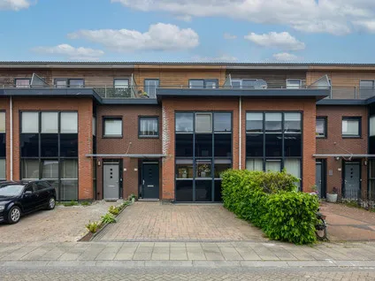 Tussenwoning te koop: Delacroixstraat 23, Tussen de Vaarten Z.- Zuidwest Almere