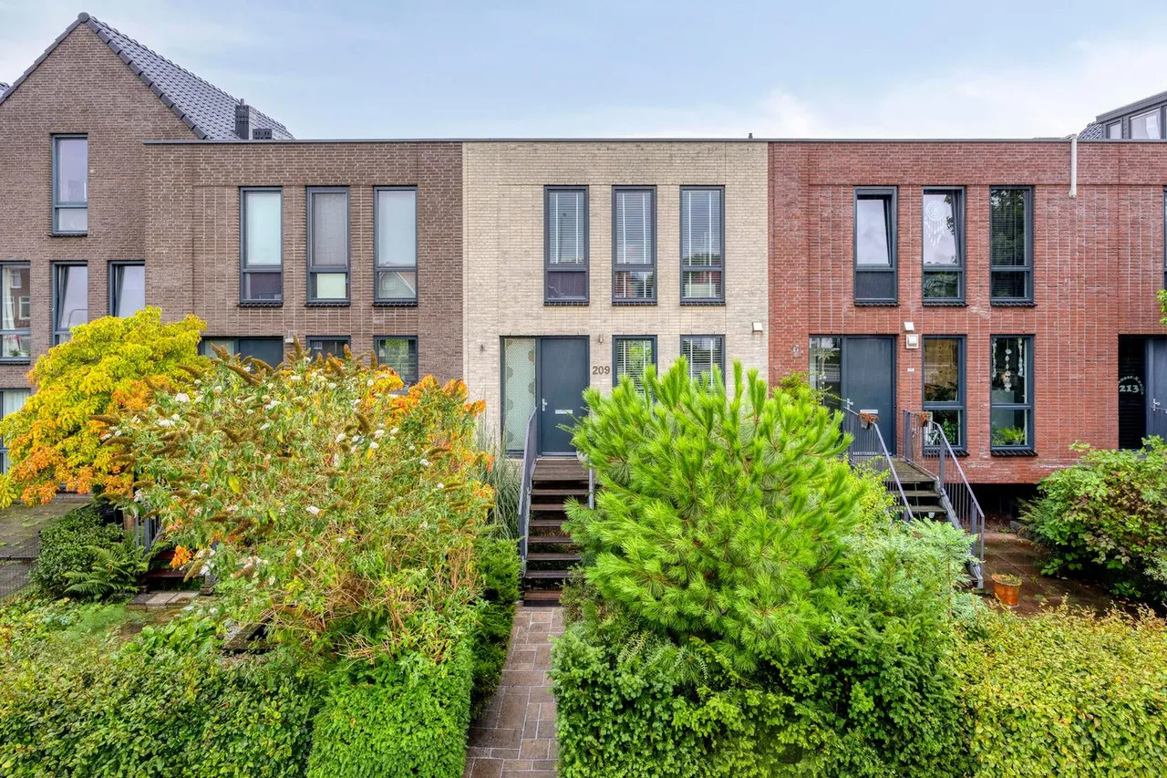Tussenwoning te koop: Delftsestraatweg 209, Delfgauw