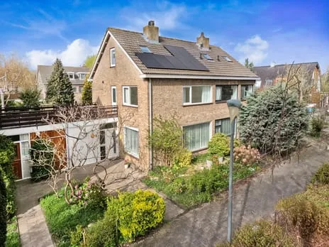 Terraced house for sale: Dellaertlaan 5, Badhoevedorp Antoniushoeve Badhoevedorp
