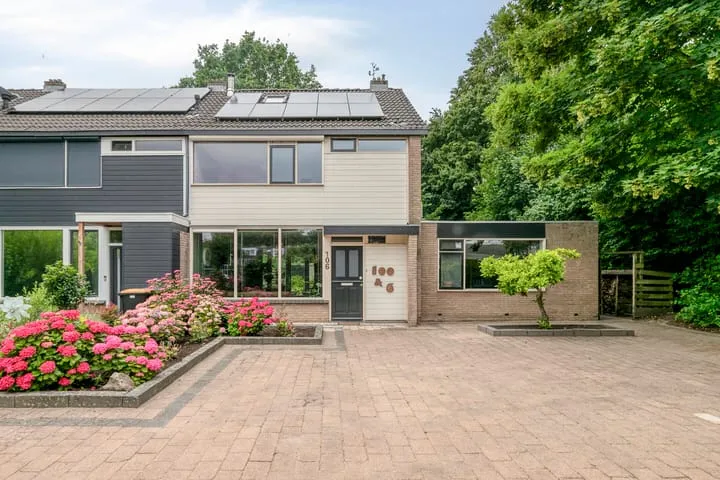 Corner house for sale: Deltastraat 106, Emmeloord-Espelervaart-Rivierenbuurt Emmeloord