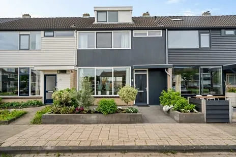 Tussenwoning te koop: Deltastraat 128, Emmeloord-Espelervaart-Rivierenbuurt Emmeloord