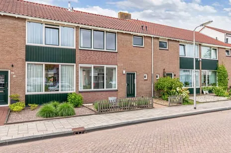Tussenwoning te koop: Deltastraat 68, Emmeloord-Espelervaart-Rivierenbuurt Emmeloord