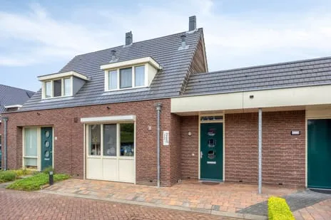 Twee-onder-één-kap te koop: den Bond 12, Niftrik Niftrik