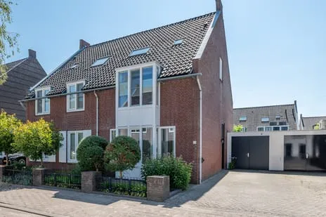 Tussenwoning te koop: den Hoge Hurk 13, Schutsboom Helmond