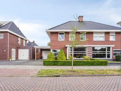 Twee-onder-één-kap te koop: Den Oven 41, Geffen Geffen