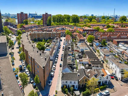 Tussenwoning te koop: Den Bommelsestraat 6, Schiedam