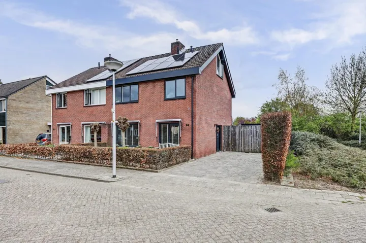 Twee-onder-één-kap te koop: Den Bramel 20, Schelfhorst Zuidoost Almelo