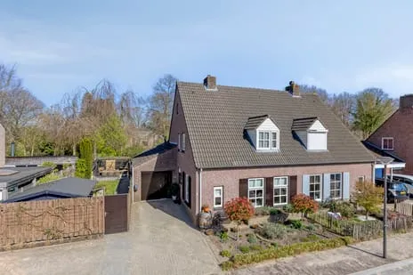 Twee-onder-één-kap te koop: Den Heuvel 14, Knegsel-kom Knegsel