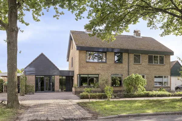 Huurwoning: Denekamperdijk 30 in Losser - €5.490 per maand - 192m²