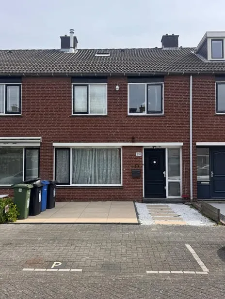 Tussenwoning te koop: Dennekruid 210, Rotterdam