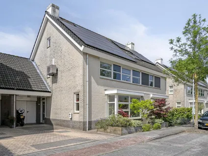 Tussenwoning te koop: Dennenhei 40, Heivelden Best