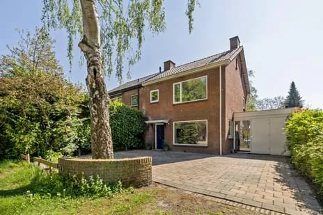 Tussenwoning te koop: Dennenlaan 31, Hollandsche Rading Kern Hollandsche Rading