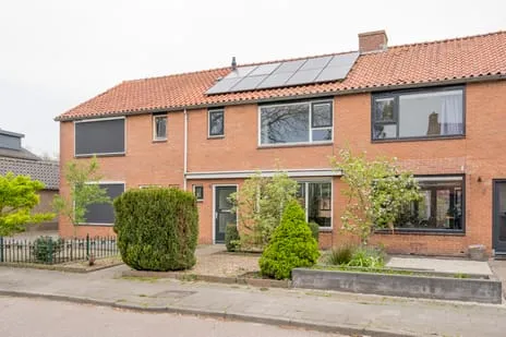 Tussenwoning te koop: Dennenlaan 4, Paasbos-oost Nijkerk