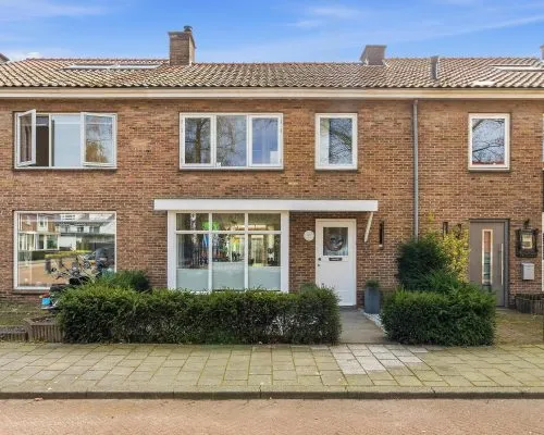 Tussenwoning te koop: Dennenlaan 49, Harderwijk