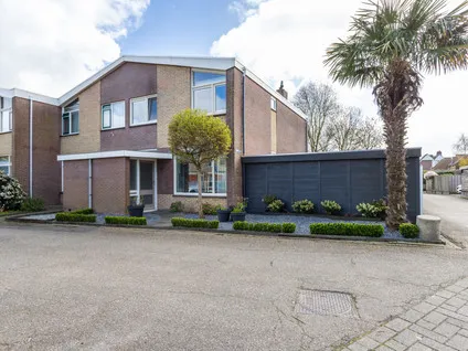 Hoekwoning te koop: Dennenlaan 73, Verspreide huizen West Leimuiden