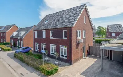 Twee-onder-één-kap te koop: Dennenoord 27, Hapert