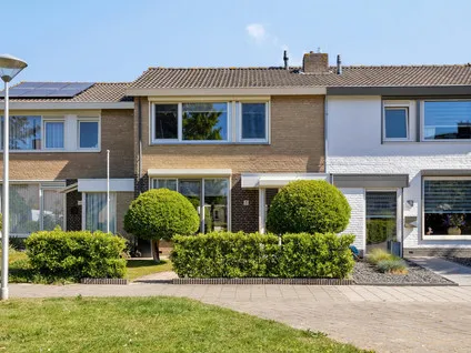 Tussenwoning te koop: Denneplein 3, Steenbergen-Zuid Steenbergen