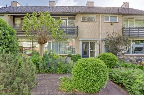 Tussenwoning te koop: Develweg 46, Bloemenbuurt H(yacinth) - L(Obelia) Zwijndrecht