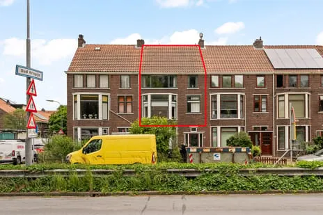 Terraced house for sale: Diepenbrockweg 104, Viottakade en omgeving Dordrecht