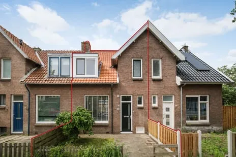 Terraced house for sale: Diepenveenseweg 119, Rode Dorp Deventer