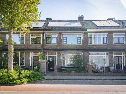 Tussenwoning te koop: Diepenveenseweg 176, Deventer