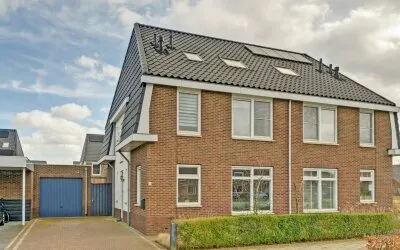 Twee-onder-één-kap te koop: Dierenriem 4, Vierslag Elst