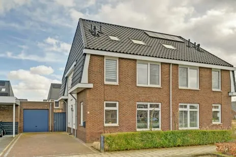 Twee-onder-één-kap te koop: Dierenriem 4, Vierslag Elst (Ge)