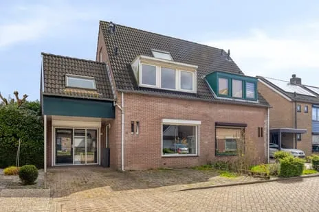 Twee-onder-één-kap te koop: Dierick Boutsstraat 10A, Kern Axel Axel