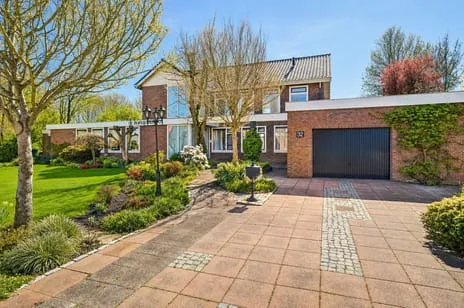 Twee-onder-één-kap te koop: Dijkstraat 32, Roelofarendsveen-Noord Roelofarendsveen