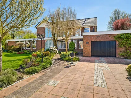 Twee-onder-één-kap te koop: Dijkstraat 32, Roelofarendsveen-Noord Roelofarendsveen