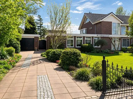 Twee-onder-één-kap te koop: Dijkstraat 32A, Roelofarendsveen-Noord Roelofarendsveen
