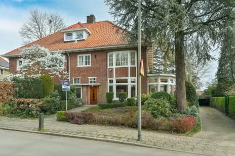 Twee-onder-één-kap te koop: Dillenburglaan 4, Velp-Noord boven spoorlijn Velp (Ge)