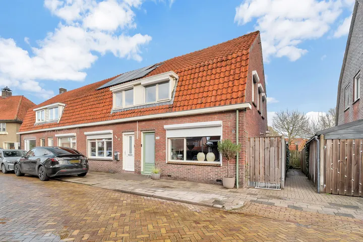 Hoekwoning te koop: Dillenburgstraat 15, Wilhelminawijk Nijverdal