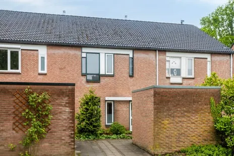 Tussenwoning te koop: Dinant Dijkhuisstraat 234, Bartelinkshoek Hengelo