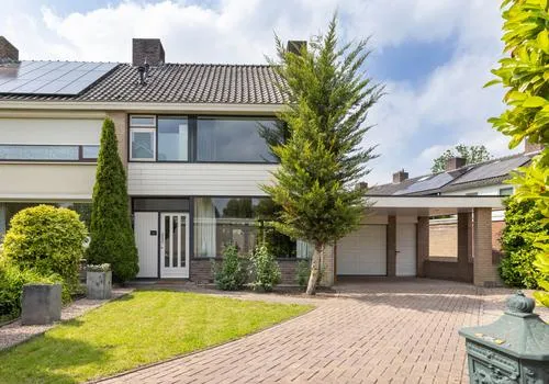 Twee-onder-één-kap te koop: Dinkelstraat 18, Vikkerhoek Hengelo