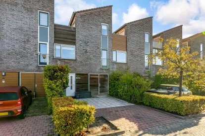 Tussenwoning te koop: Dinsdagstraat 8, Seizoenenbuurt Noord Almere