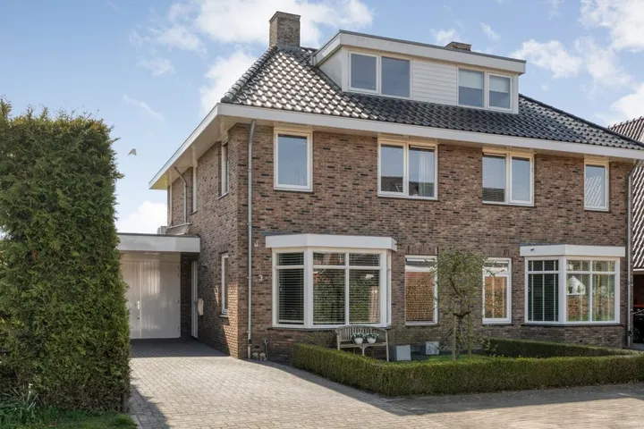 Twee-onder-één-kap te koop: Dirc van Herxenweg 3, Windesheim Zwolle