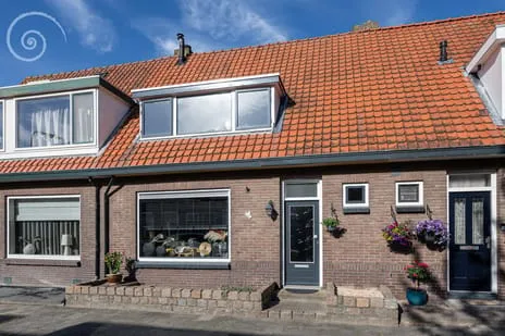 Tussenwoning te koop: Dirk Bosstraat 23, Middelharnis centrum Middelharnis