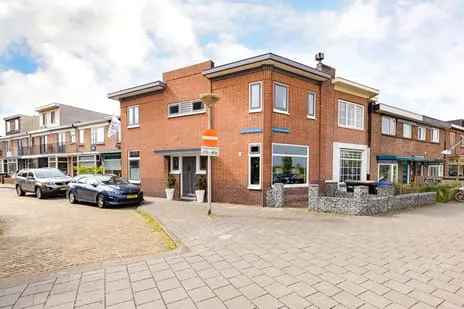 Hoekwoning te koop: Dirk Hartoghstraat 2, Zeeheldenbuurt Ijmuiden